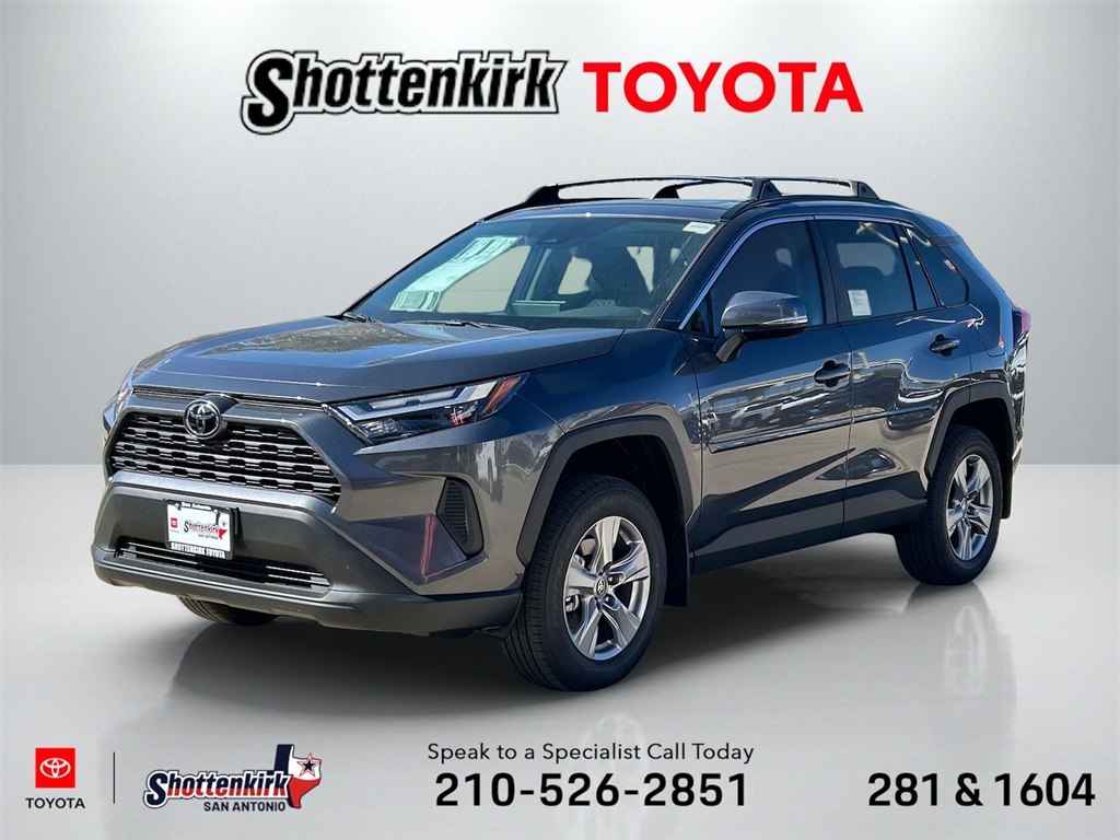 2025 Toyota RAV4 XLE's photo