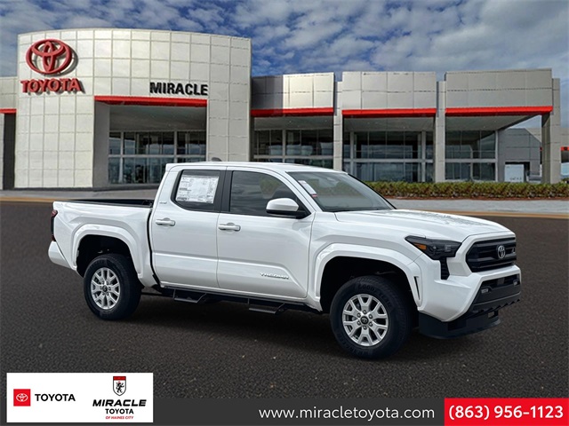 2025 Toyota Tacoma SR5's photo