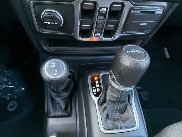 2025 Jeep Gladiator Sport S photo 21