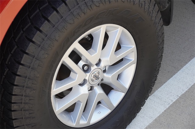 2018 Nissan Frontier SV Crew Cab photo 9