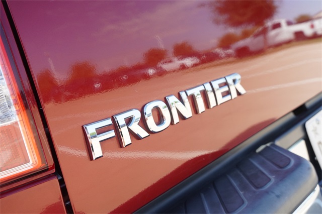 2018 Nissan Frontier SV Crew Cab photo 10