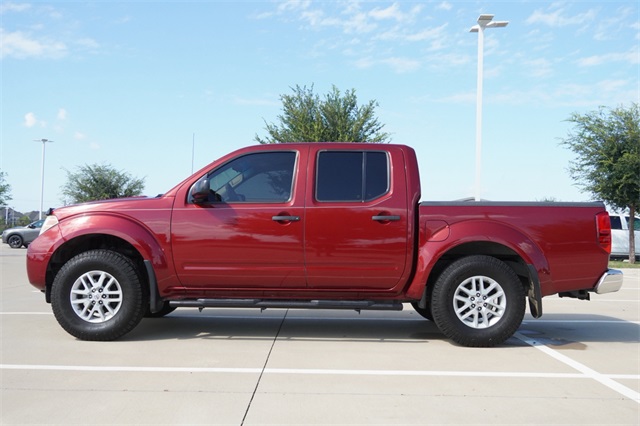 2018 Nissan Frontier SV Crew Cab photo 2