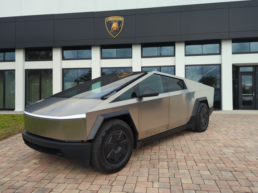 2025 Tesla Cybertruck Base's photo