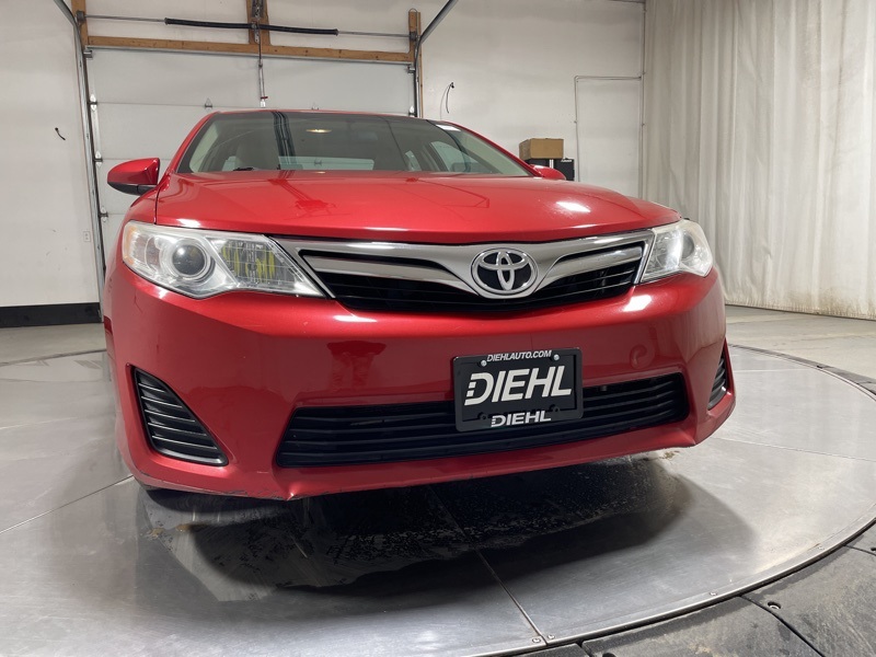 2014 Toyota Camry LE photo 2