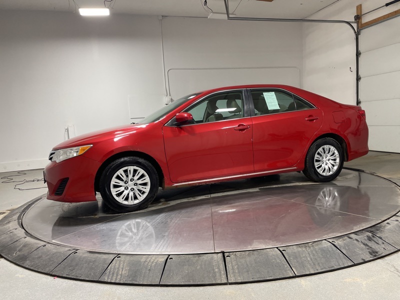2014 Toyota Camry LE photo 4