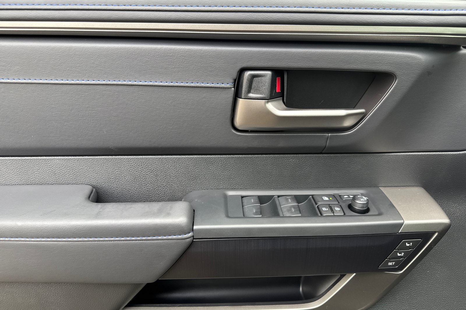 2026 Toyota Tundra Platinum CrewMax photo 11
