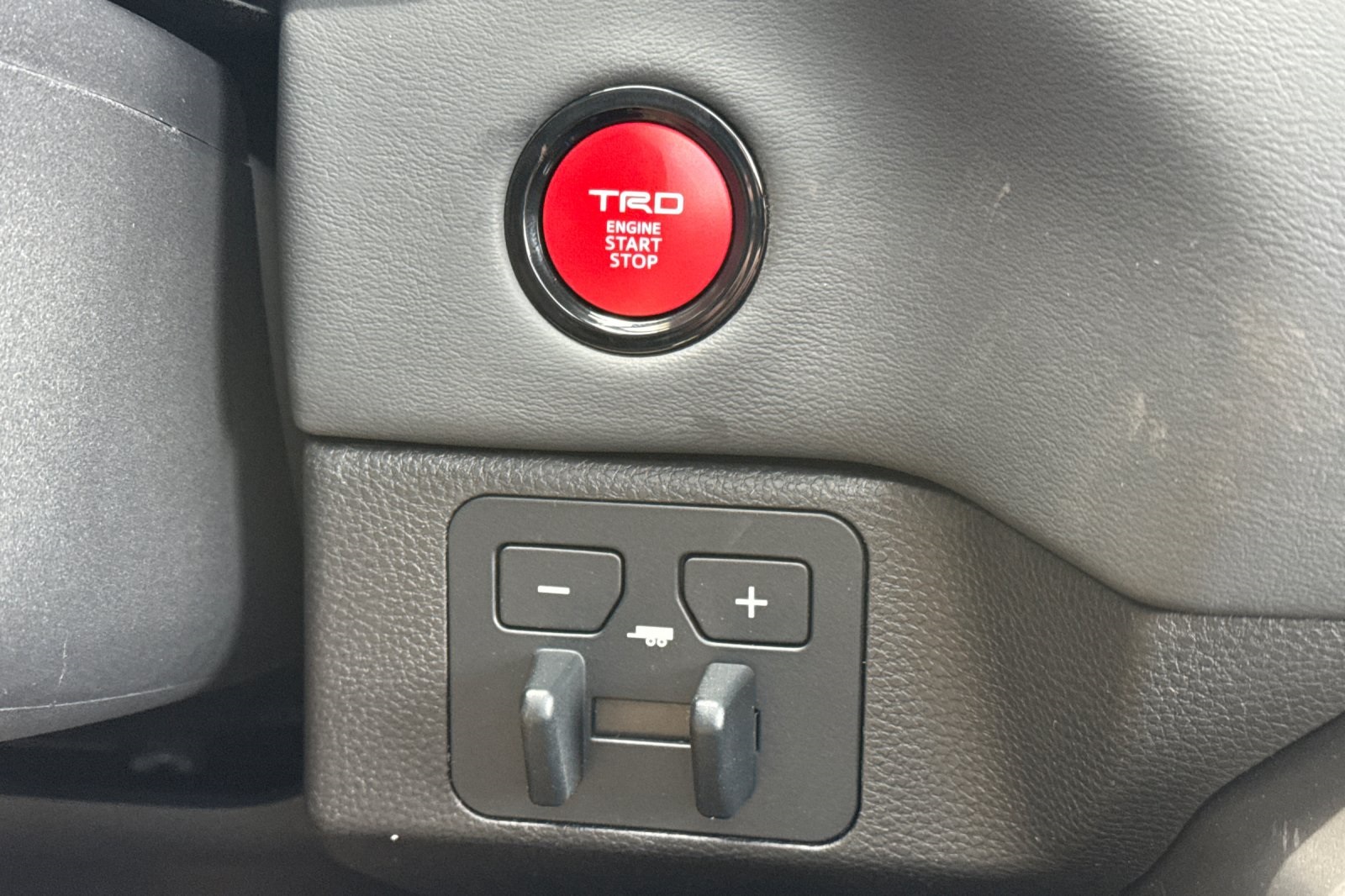 2026 Toyota Tundra Platinum CrewMax photo 19