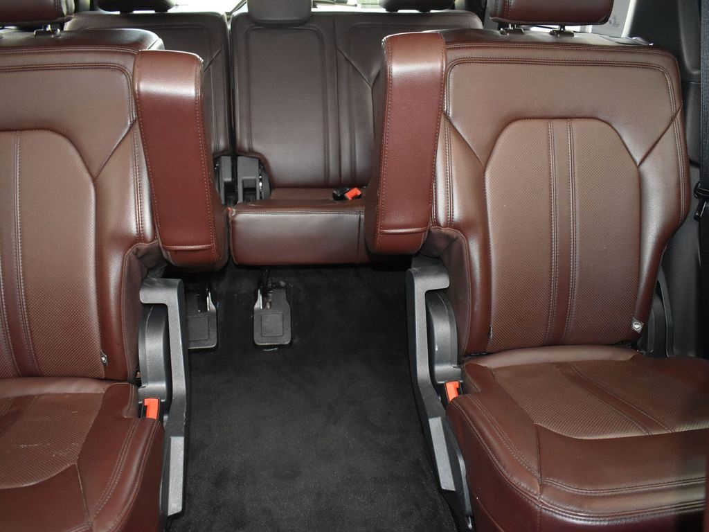 2023 Oxford White Ford Expedition Limited 4X4 SUV