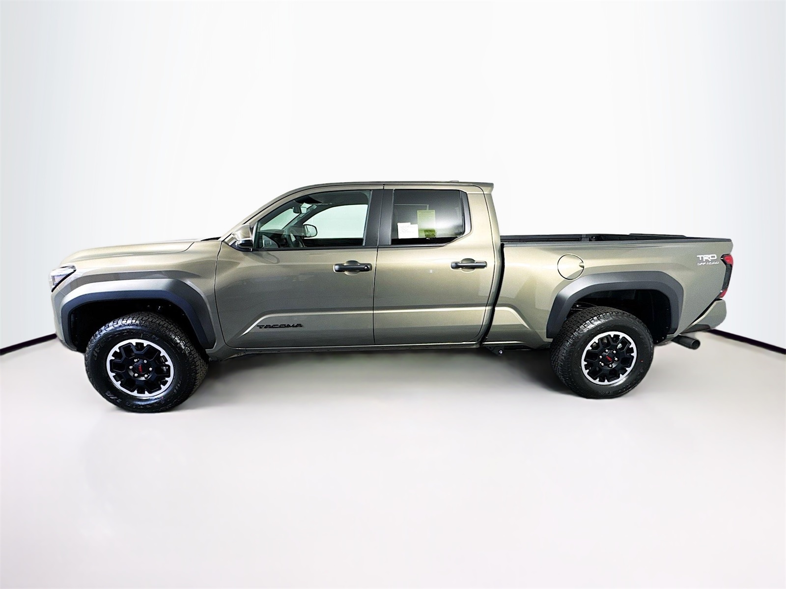 2025 Toyota Tacoma TRD Off-Road Double Cab photo 2