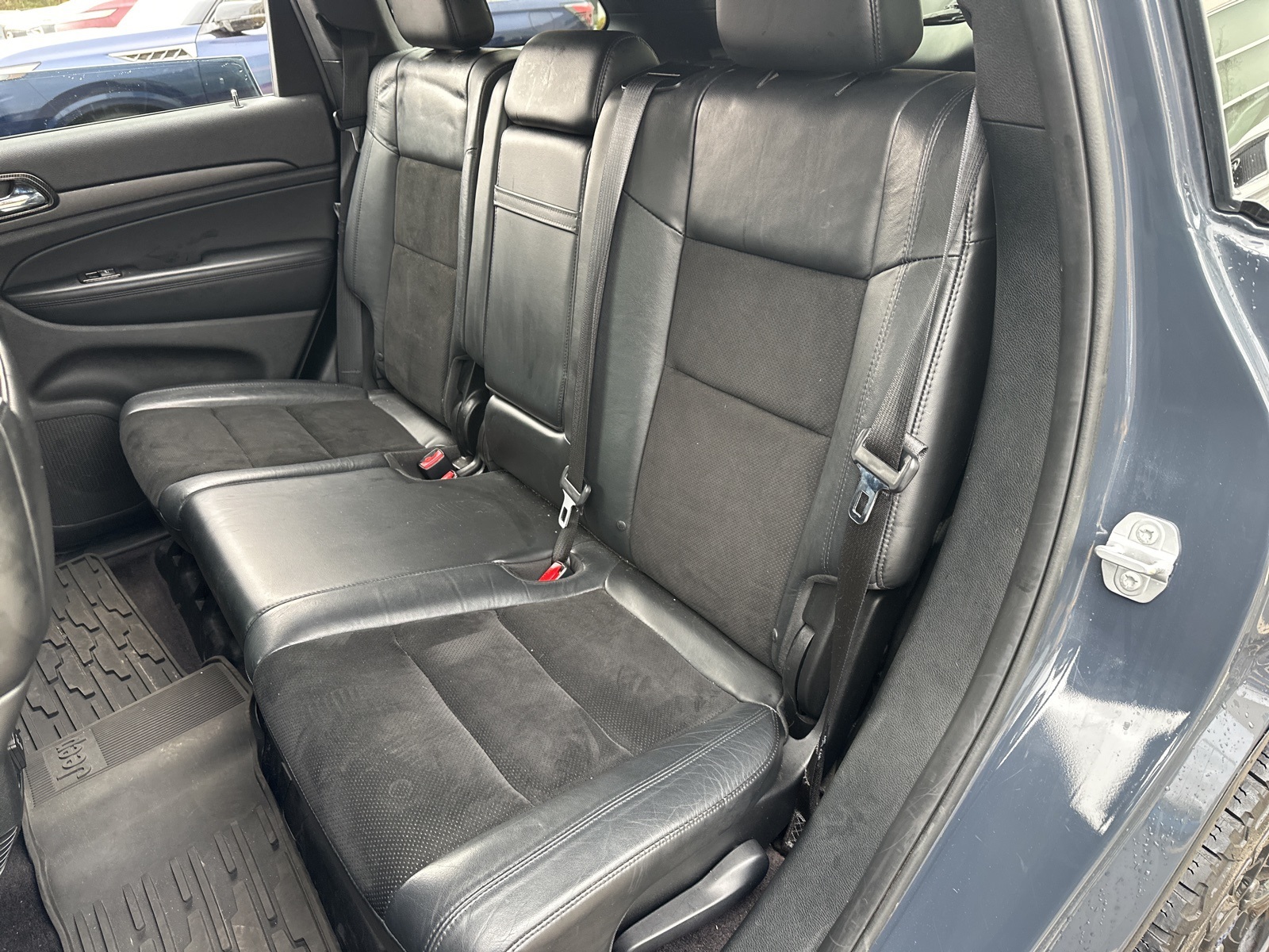 2017 Jeep Grand Cherokee Altitude photo 4