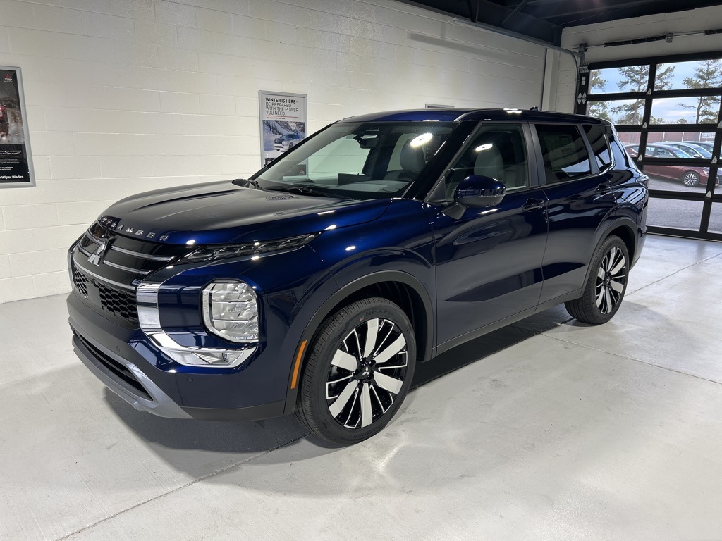 2025 Mitsubishi Outlander SE's photo