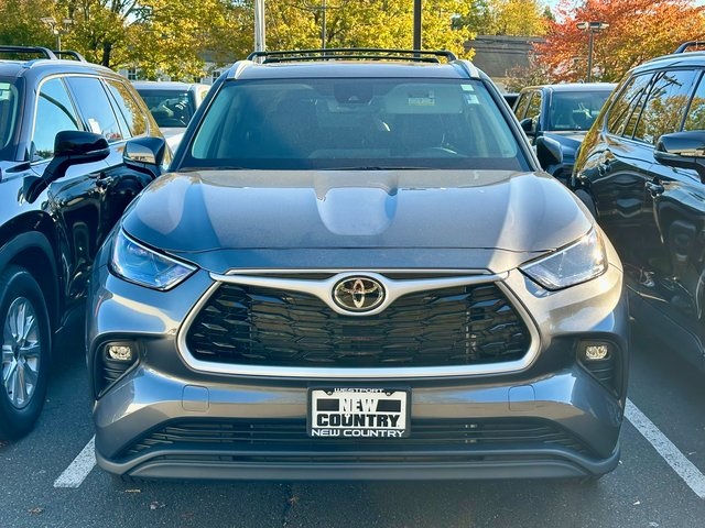 2025 Toyota Highlander XLE's photo