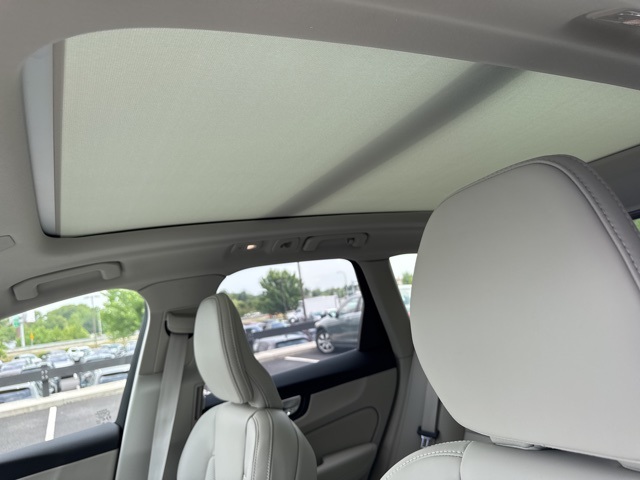 2025 Volvo XC60 B5 photo 11