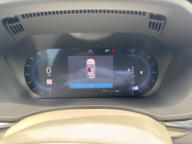 2025 Volvo XC60 B5 photo 13