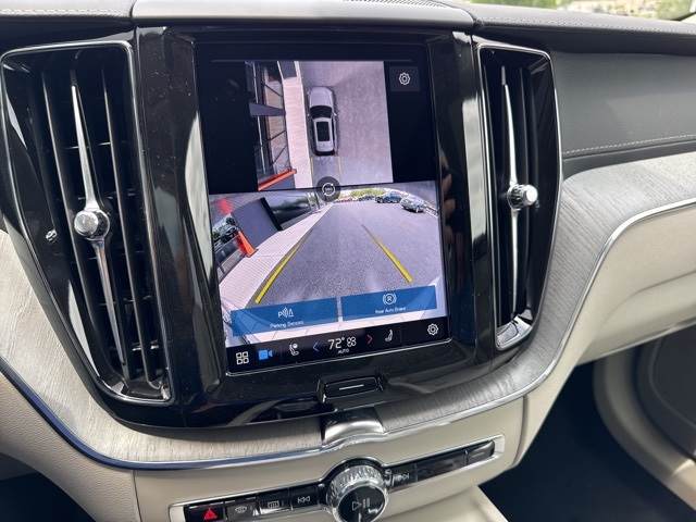 2025 Volvo XC60 B5 photo 14