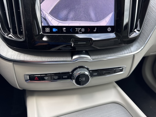 2025 Volvo XC60 B5 photo 15