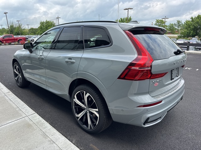 2025 Volvo XC60 B5 photo 4
