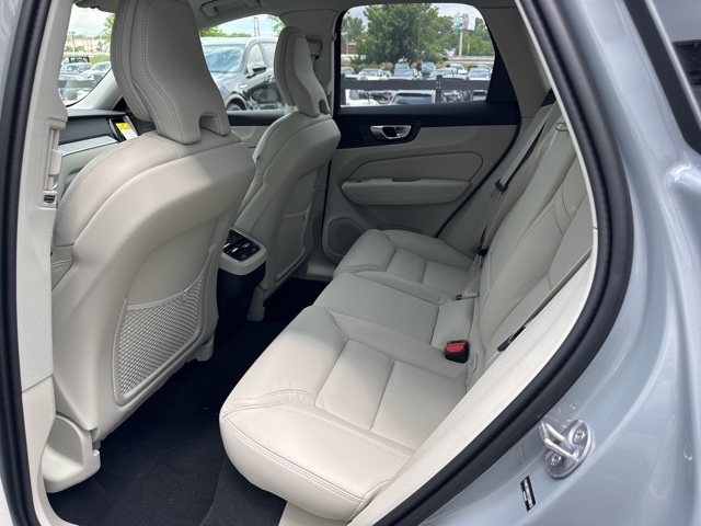 2025 Volvo XC60 B5 photo 6