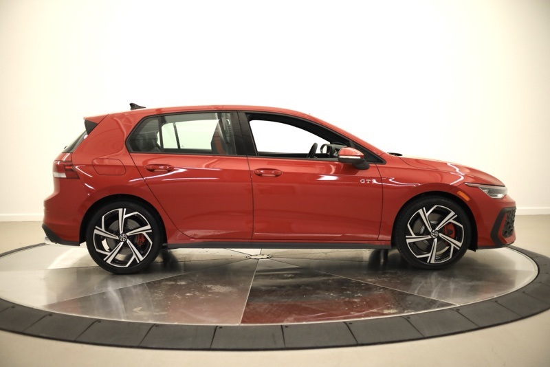 2025 Volkswagen Golf GTI SE photo 2
