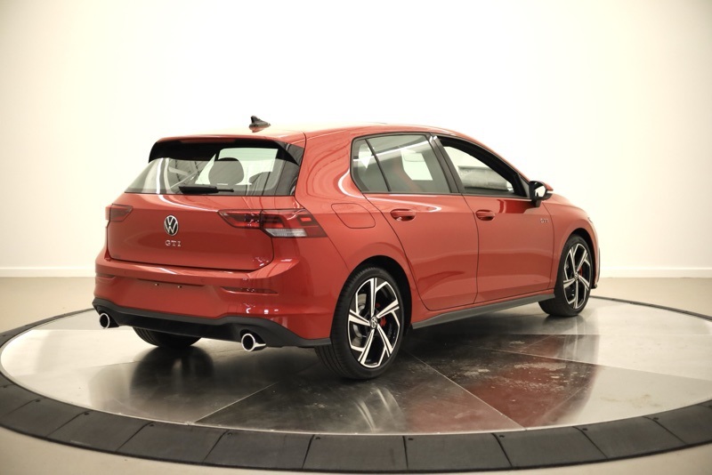 2025 Volkswagen Golf GTI SE photo 3