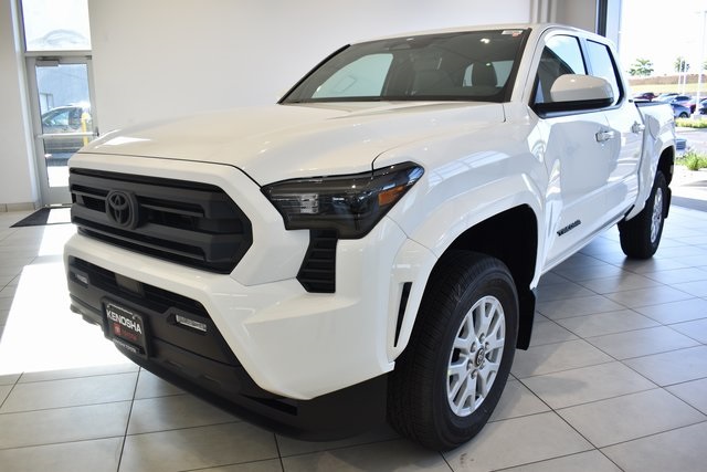 2025 Toyota Tacoma SR5 Double Cab photo 2