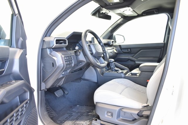 2025 Toyota Tacoma SR5 Double Cab photo 7