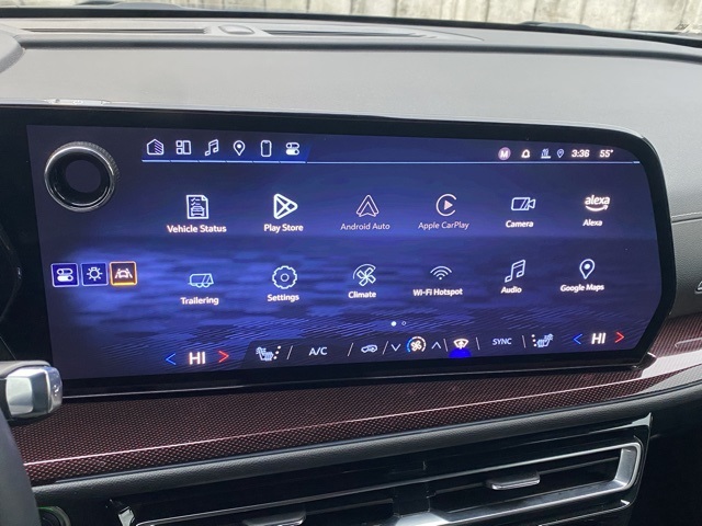 used 2024 Chevrolet Traverse car, priced at $39,995