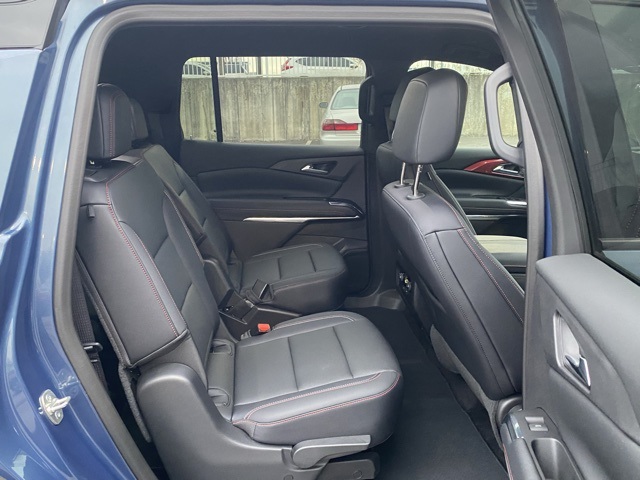 used 2024 Chevrolet Traverse car, priced at $39,995