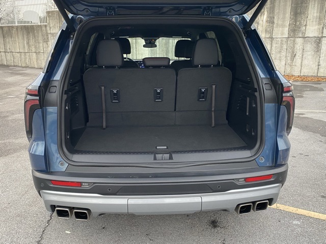 used 2024 Chevrolet Traverse car, priced at $39,995