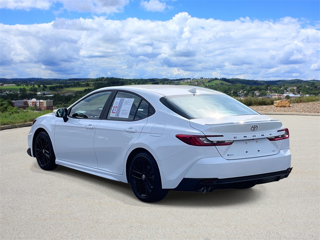 2025 Toyota Camry SE photo 4