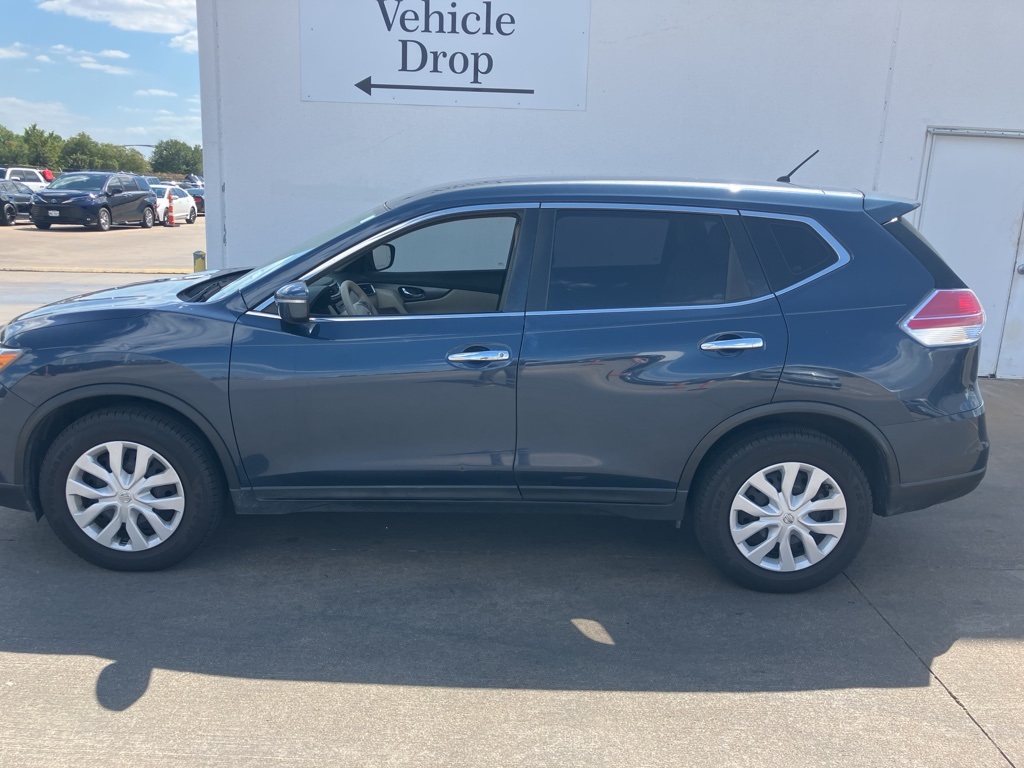 2015 Nissan Rogue S photo 2