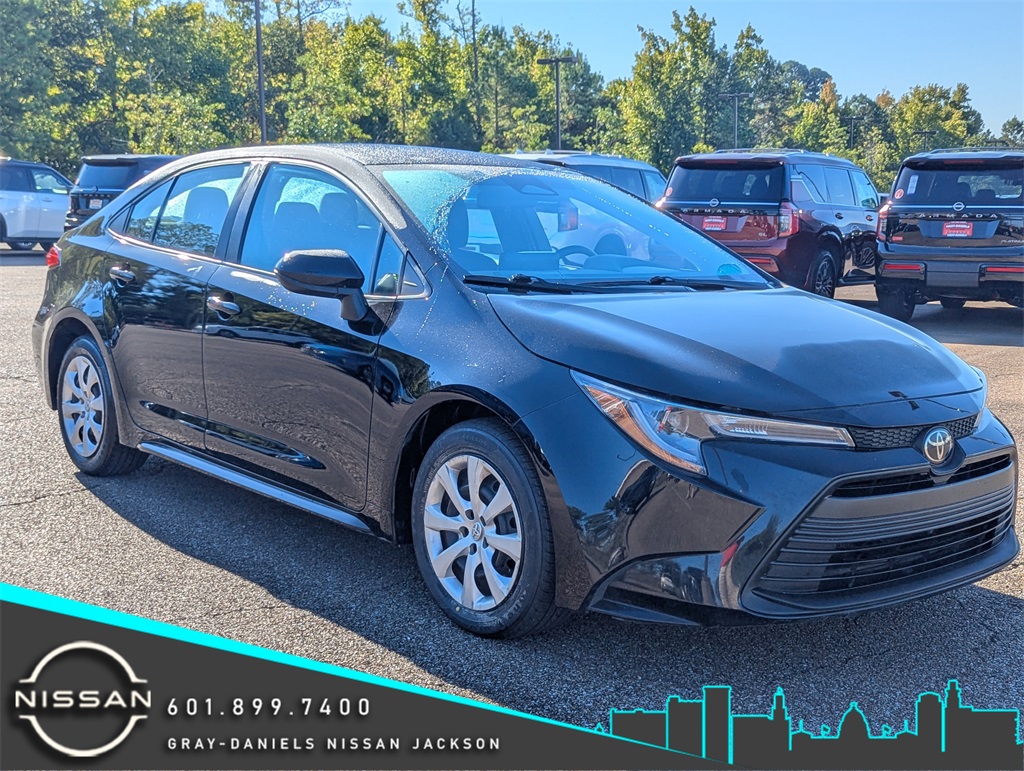 2024 Toyota Corolla LE's photo