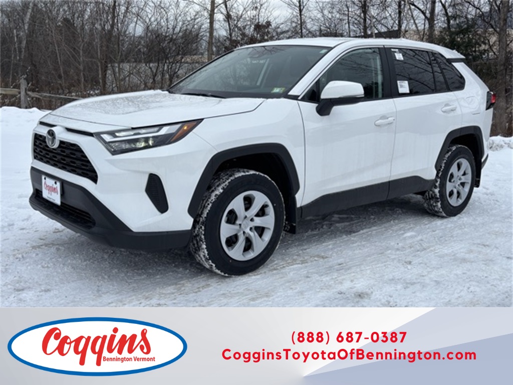 2025 Toyota RAV4 LE's photo