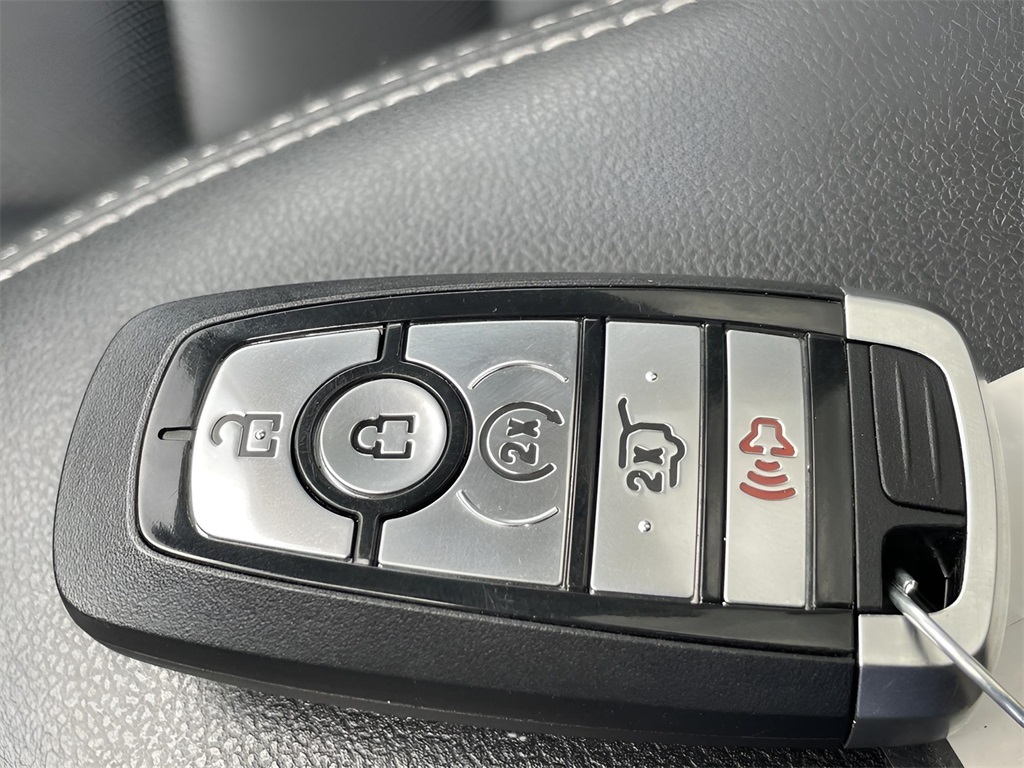 2022 Ford Escape SEL photo 3