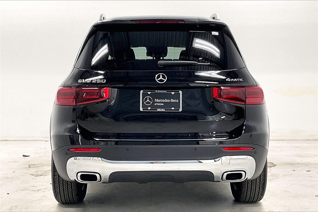 2025 Mercedes Benz GLB 250 4MATIC photo 3