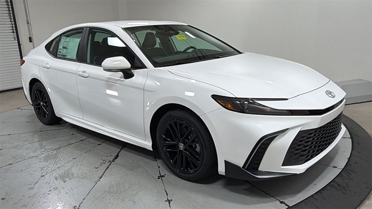 2026 Toyota Camry SE photo 3