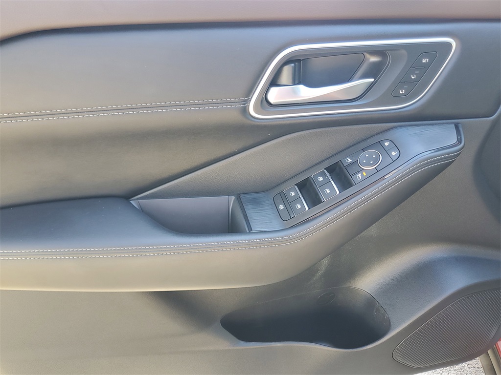 used 2023 Nissan Rogue car, priced at $27,272