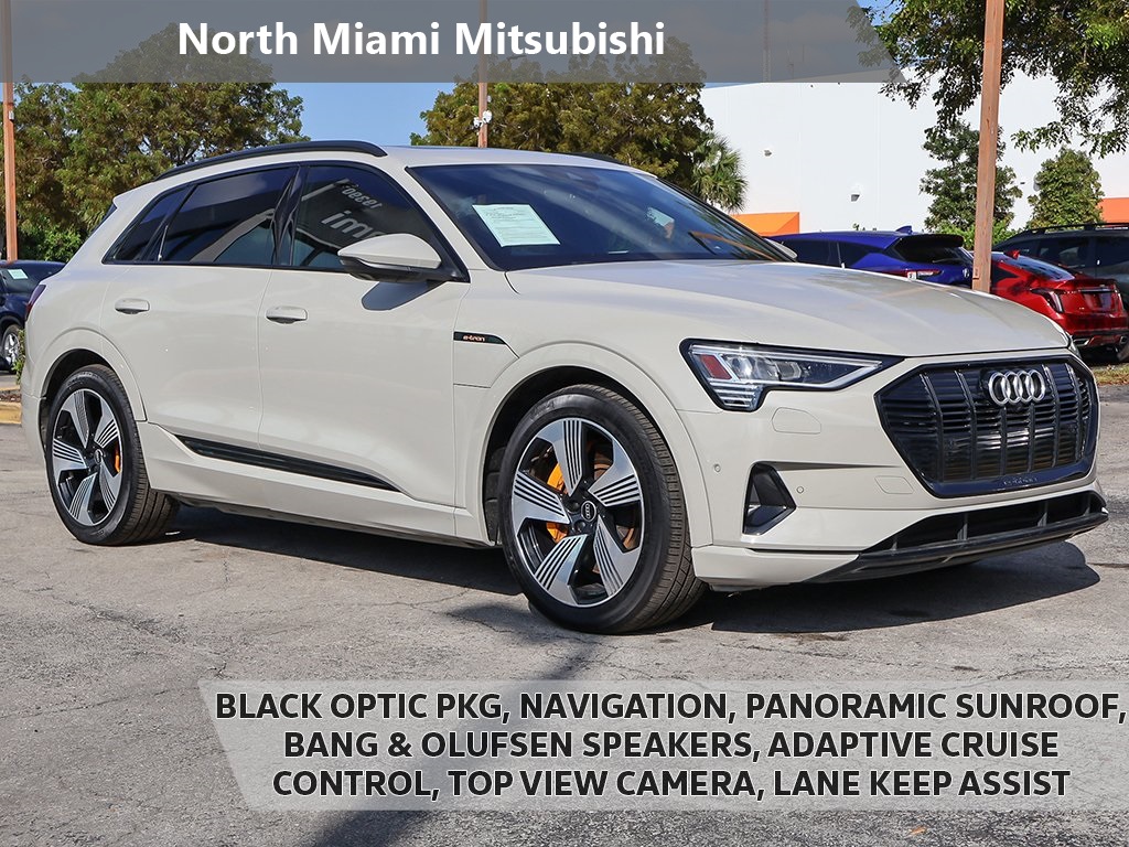 2022 Audi e-tron Premium Plus's photo