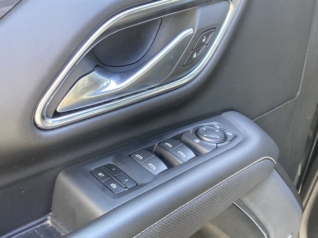 2023 Gmc Yukon SLT photo 17