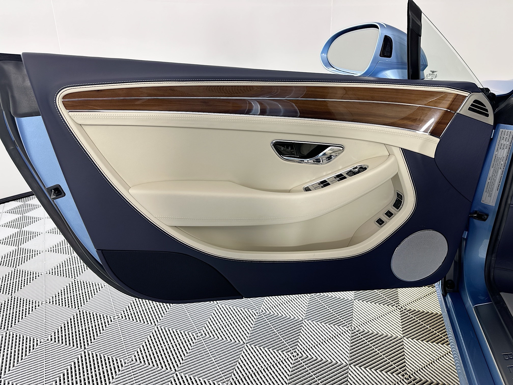 new 2026 Bentley Continental GTC car