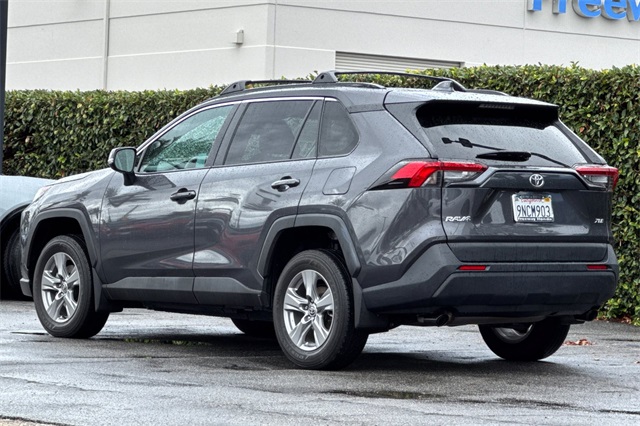 2024 Toyota RAV4 XLE photo 3
