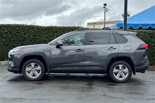 2024 Toyota RAV4 XLE photo 4