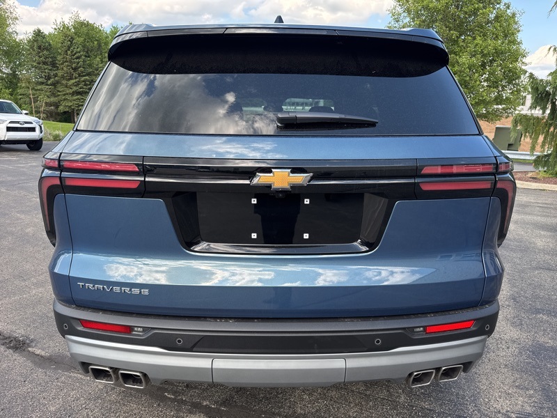 2025 Chevrolet Traverse photo 4