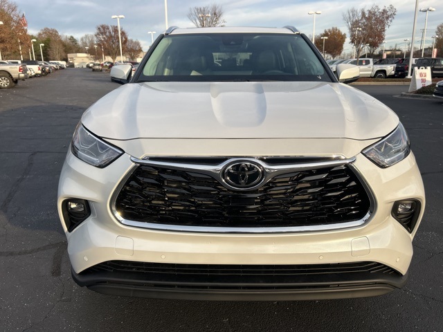 2026 Toyota Highlander Limited photo 2