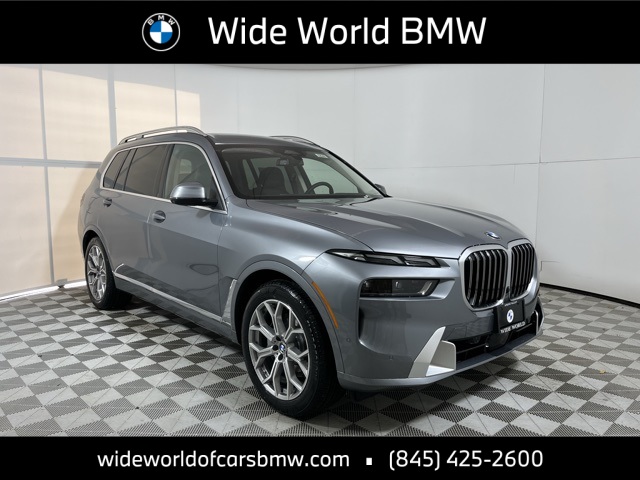 2025 BMW X7 40i's photo