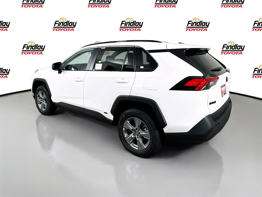 2025 Toyota RAV4 LE photo 4