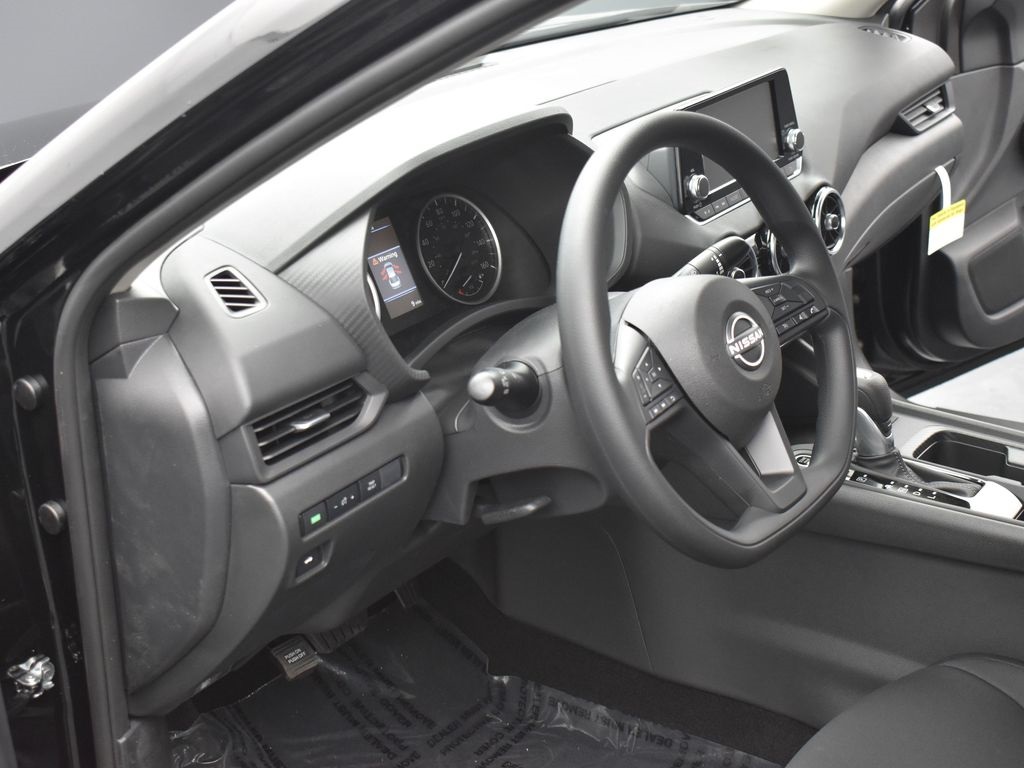 2025 Nissan Sentra S photo 7