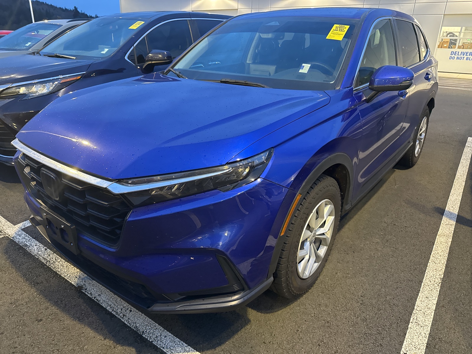 2023 Honda CR-V LX's photo