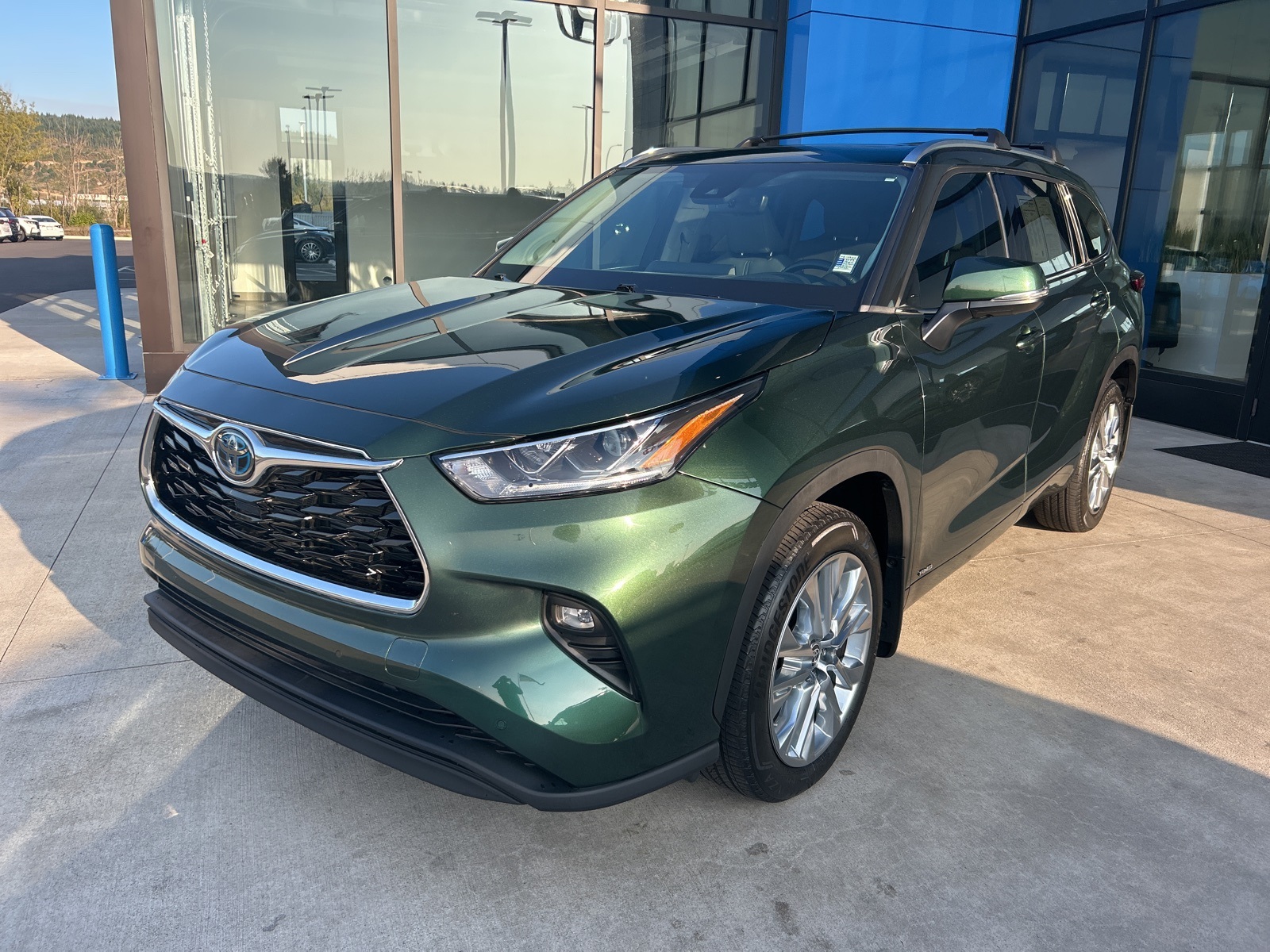 2023 Toyota Highlander Limited's photo