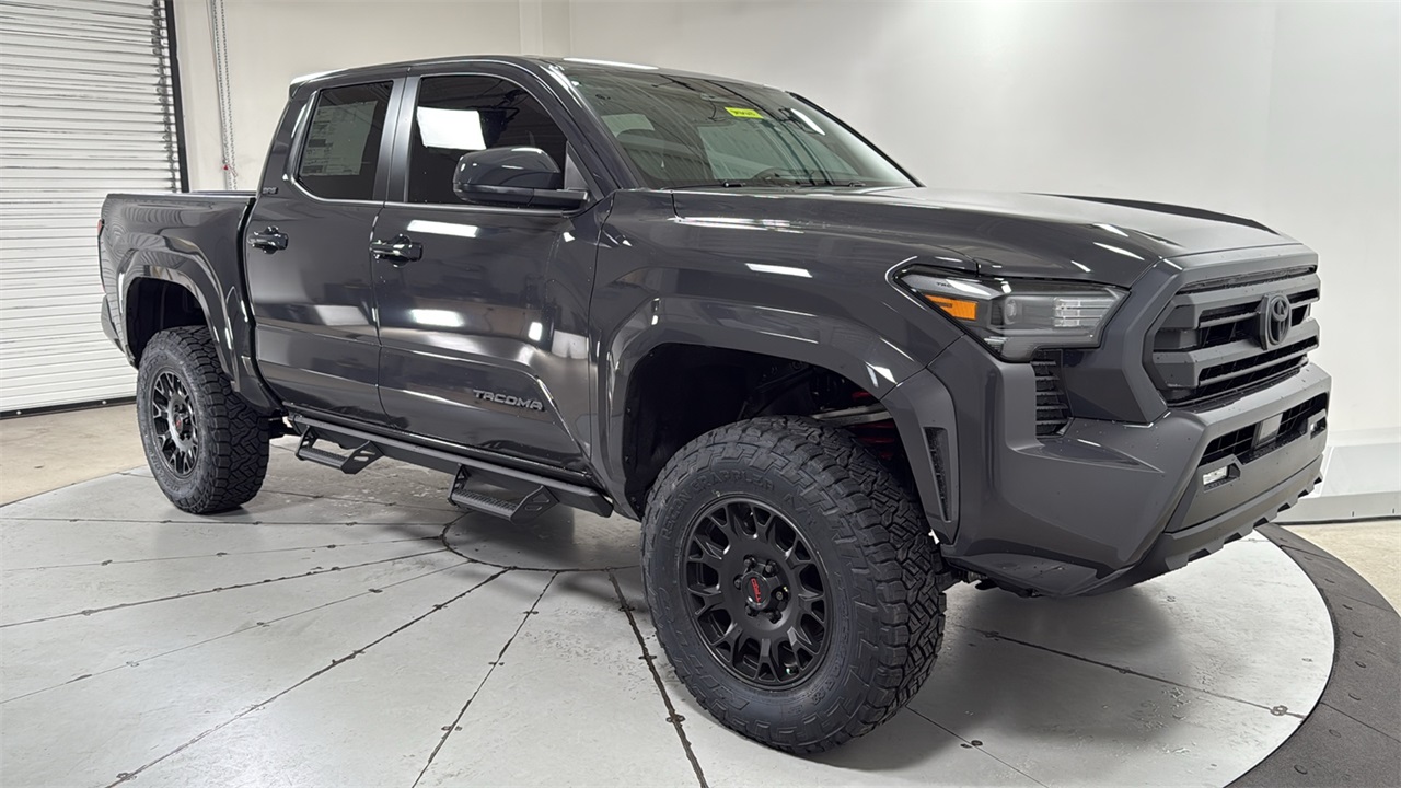 2025 Toyota Tacoma SR5 Double Cab photo 3